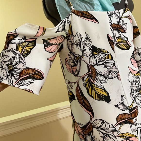 Size Small, sexy off the shoulder, mini summer  casual floral dress. - Picture 3 of 6